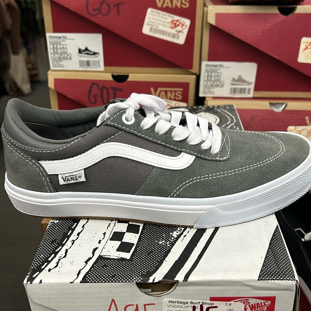 Gibert crocke style 
Vans